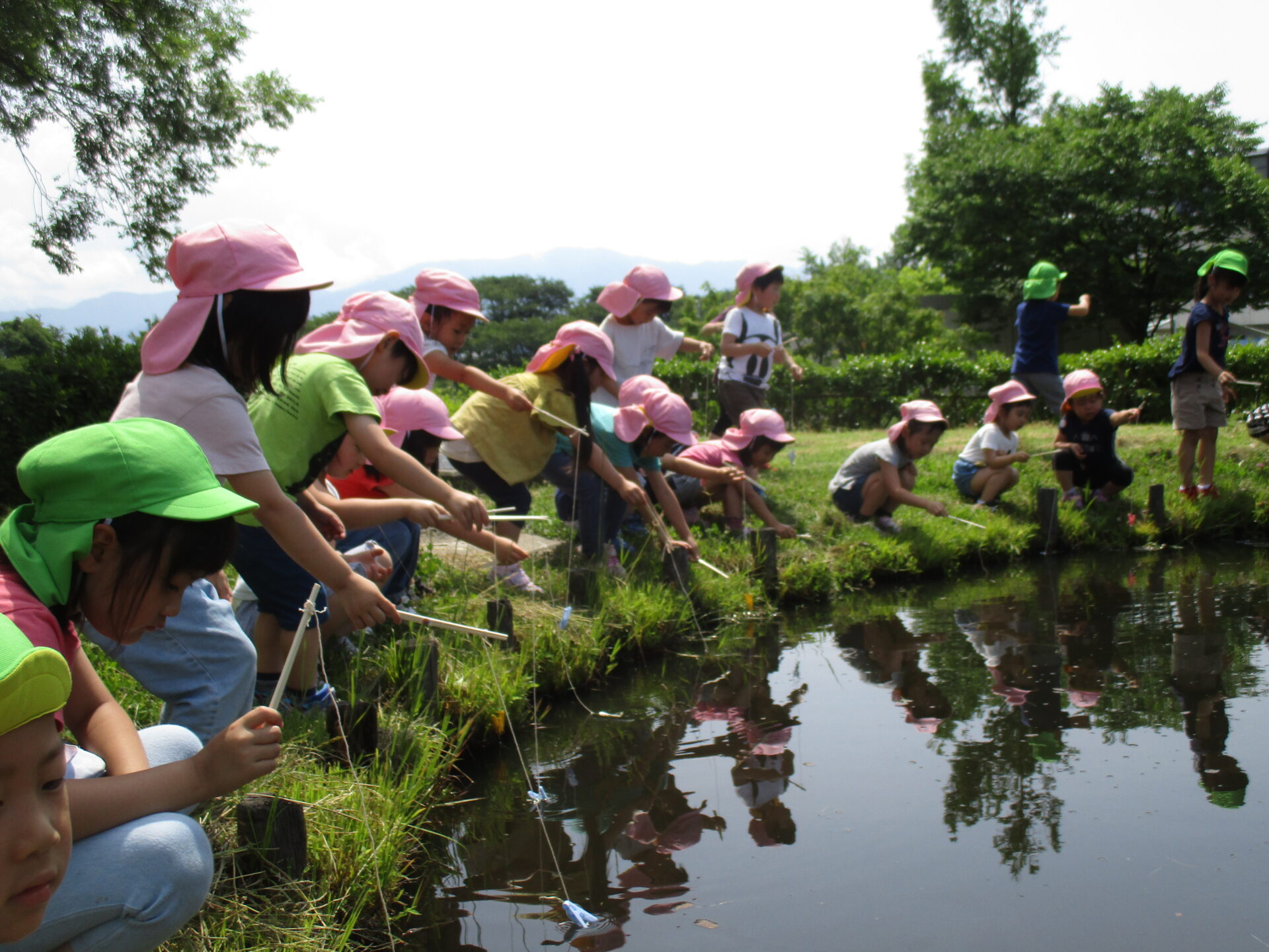 6 25 ザリガニ釣りへ にじ組 つばさ組 キッズ陽だまり園 保育の陽だまり園